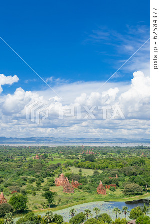 ミャンマー_タワーから見る仏塔群 ミャンマー_タワーから見る仏塔群 62584377