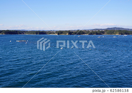 遊覧船より望む英虞湾の風景 遊覧船より望む英虞湾の風景 62586138