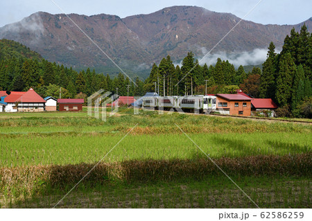 鉄道の旅 秋深まる磐越西線 日出谷集落 鉄道の旅 秋深まる磐越西線 日出谷集落 62586259
