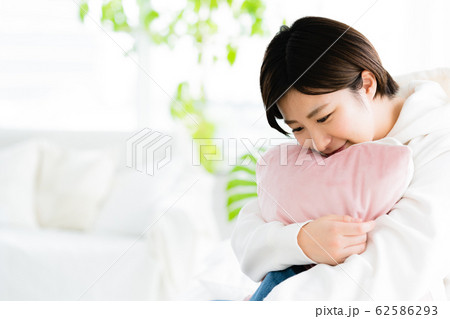女性　ボーイッシュ　ポートレート 62586293
