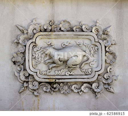 Stucco white sculpture decorative pattern wall Stucco white sculpture decorative pattern wall 62586915