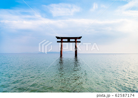 滋賀県 白髭神社の湖中大鳥居 滋賀県 白髭神社の湖中大鳥居 62587174