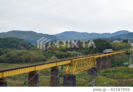 鉄道の旅　秋深まる磐越西線　一ノ戸川橋梁 62587956