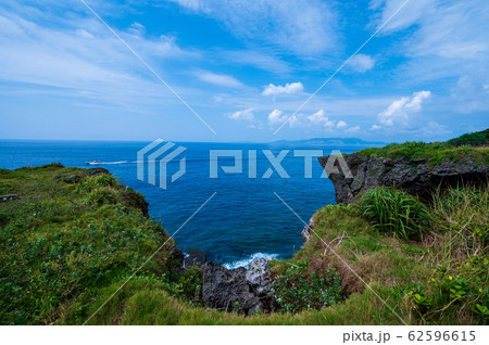 沖縄 恩納村 万座毛 名所 絶景 写真スポット 海 沖縄県 旅行 観光の写真素材