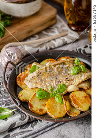 Zander fish grilled 62597145