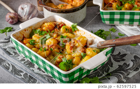 Gratinated gnocchi with cheese 62597525
