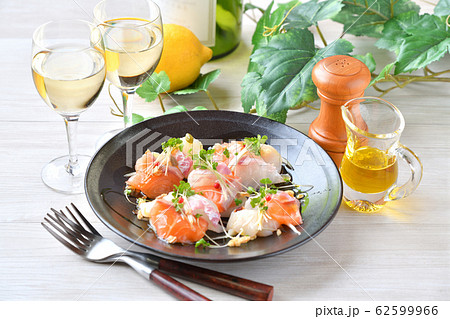 カルパッチョ(イタリアン、前菜、イタリア料理、シーフード料理、ホタテ、真鯛、サーモン、オリーブオイル カルパッチョ(イタリアン、前菜、イタリア料理、シーフード料理、ホタテ、真鯛、サーモン、オリーブオイル 62599966