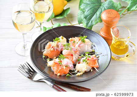 カルパッチョ(イタリアン、前菜、イタリア料理、シーフード料理、ホタテ、真鯛、サーモン、オリーブオイル カルパッチョ(イタリアン、前菜、イタリア料理、シーフード料理、ホタテ、真鯛、サーモン、オリーブオイル 62599973