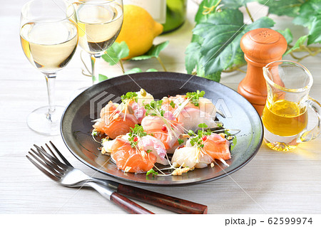 カルパッチョ（イタリアン、前菜、イタリア料理、シーフード料理、ホタテ、真鯛、サーモン、オリーブオイル 62599974