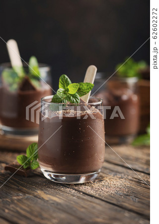Sweet mousse with chocolate 62602272