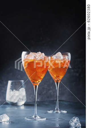 Italian aperitif Aperol Spriz 62602380