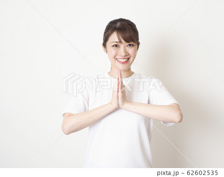 ストレッチをする女性 ストレッチをする女性 62602535