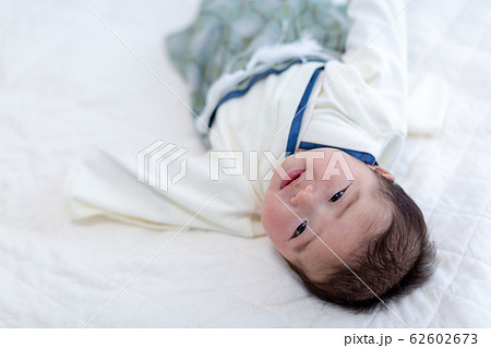 袴を着た生後4ヵ月の赤ちゃん 袴を着た生後4ヵ月の赤ちゃん 62602673