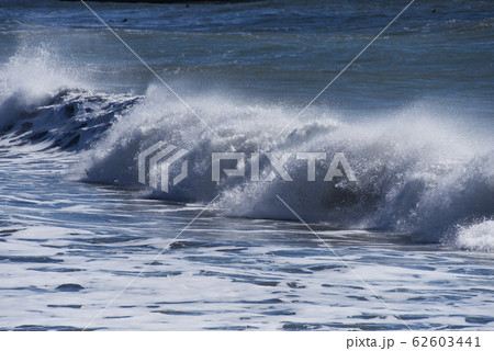 海岸　波 62603441