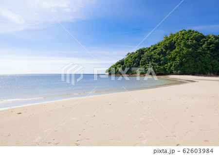 Sunny day at beautiful beach in Borneo Sunny day at beautiful beach in Borneo 62603984