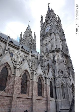 エクアドル　キト　ヴォト国立聖堂 62606538