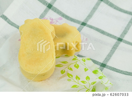 Delicious Taiwanese Pineapple Pies with Paper Delicious Taiwanese Pineapple Pies with Paper 62607033