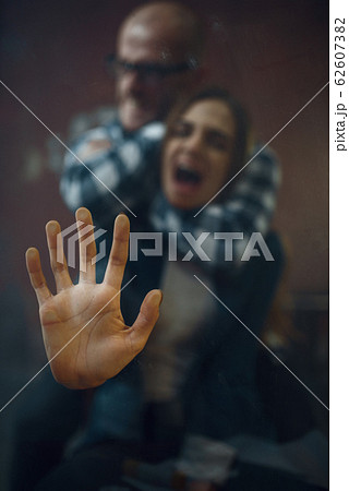 Maniac kidnapper smothers his doomed hostage 62607382
