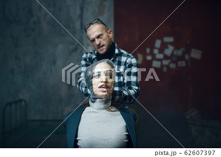 Maniac kidnapper smothers his scared female victim 62607397