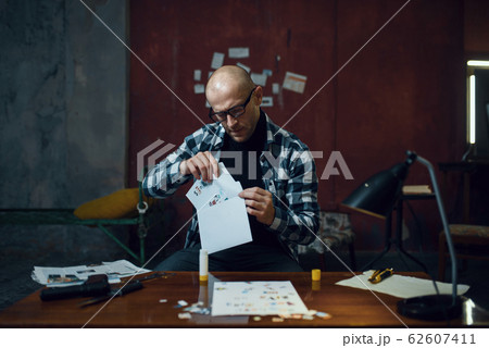 Maniac kidnapper prepares letter about his victim 62607411