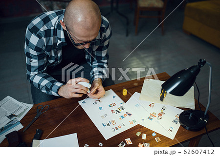 Maniac kidnapper cuts out letters to compose text 62607412