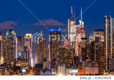ニューヨーク マンハッタンの夜景 ハルミトンパークよりの写真素材