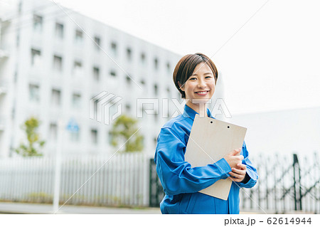 工場 製造 女性 62614944