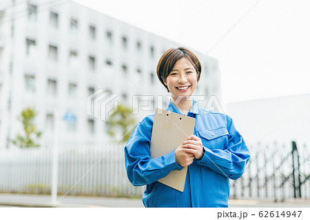工場 製造 女性 62614947