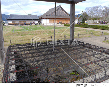 篠山城跡、二の丸御殿跡にある大きな井戸「重要伝統的建造物群保存地区」「国指定史跡」 篠山城跡、二の丸御殿跡にある大きな井戸「重要伝統的建造物群保存地区」「国指定史跡」 62620039