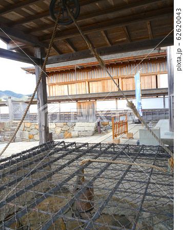 篠山城跡、大書院の入り口にある大きな井戸「重要伝統的建造物群保存地区」「国指定史跡」 篠山城跡、大書院の入り口にある大きな井戸「重要伝統的建造物群保存地区」「国指定史跡」 62620043