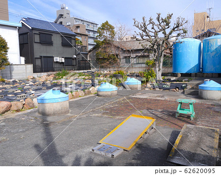 「名水百選」宮水 (みやみず)/ 日本盛の宮水井戸場(兵庫県西宮市) 「名水百選」宮水 (みやみず)/ 日本盛の宮水井戸場(兵庫県西宮市) 62620095