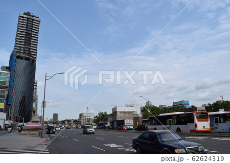 台湾 台北駅前の街並み 62624319