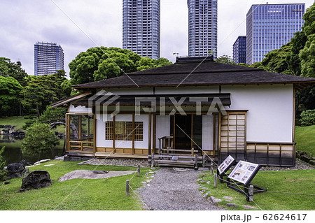 （東京都）東京の安らぎ空間、浜離宮恩賜庭園・燕の御茶屋　初夏 62624617