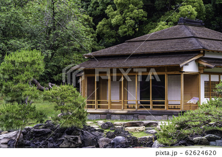 (東京都)東京の安らぎ空間、浜離宮恩賜庭園・燕の御茶屋 初夏 (東京都)東京の安らぎ空間、浜離宮恩賜庭園・燕の御茶屋 初夏 62624620