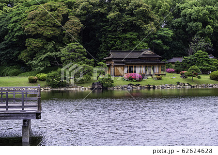 （東京都）東京の安らぎ空間、浜離宮恩賜庭園・燕の御茶屋　初夏 62624628