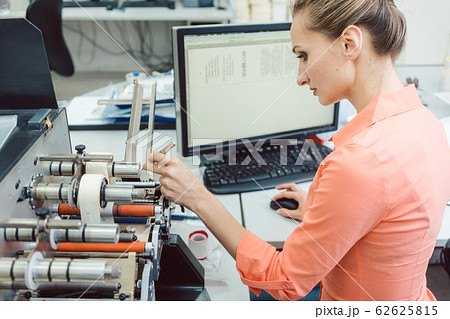 Labels to be printed on being inserted into printing machine 62625815