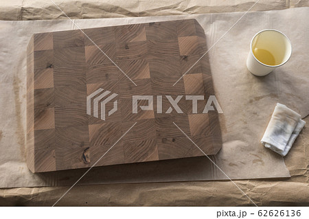 applying food safe oil finish to walnut cutting board composition applying food safe oil finish to walnut cutting board composition 62626136