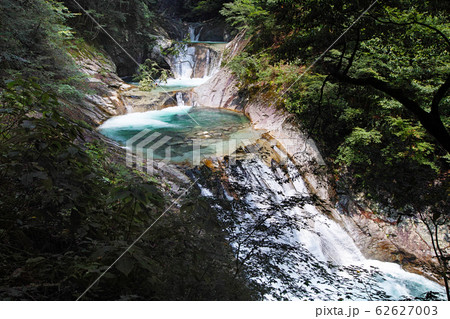 山梨県/ 西沢渓谷 七ツ釜五段の滝(七つ釜五段の滝) 山梨県/ 西沢渓谷 七ツ釜五段の滝(七つ釜五段の滝) 62627003