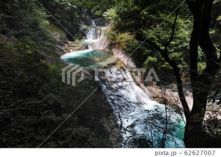 山梨県/ 西沢渓谷 七ツ釜五段の滝(七つ釜五段の滝) 山梨県/ 西沢渓谷 七ツ釜五段の滝(七つ釜五段の滝) 62627007