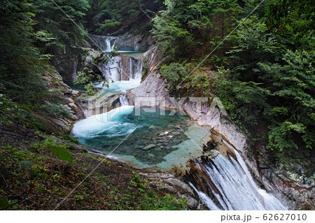 山梨県/ 西沢渓谷 七ツ釜五段の滝(七つ釜五段の滝) 山梨県/ 西沢渓谷 七ツ釜五段の滝(七つ釜五段の滝) 62627010