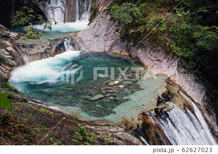山梨県/ 西沢渓谷 七ツ釜五段の滝(七つ釜五段の滝) 山梨県/ 西沢渓谷 七ツ釜五段の滝(七つ釜五段の滝) 62627023