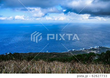 八丈島 八丈富士からの眺め 太平洋、三原山 八丈島 八丈富士からの眺め 太平洋、三原山 62627733