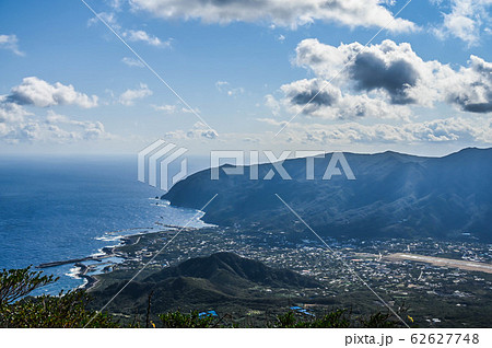 八丈島　八丈富士からの眺め　太平洋、三原山 62627748