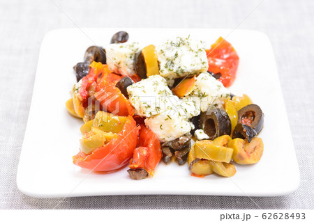 ギリシャフェタチーズとセミドライトマトマリネ 62628493