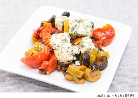 ギリシャフェタチーズとセミドライトマトマリネ ギリシャフェタチーズとセミドライトマトマリネ 62628494