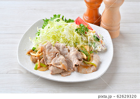 豚肉の生姜焼き、スタミナ焼き、豚肉と野菜の炒め物、焼肉。 62629320