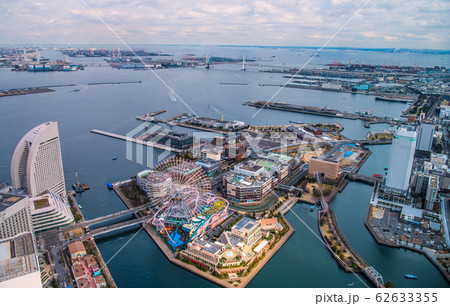 日本の横浜都市景観　新型コロナウイルスに感染者が乗っていたクルーズ船の検疫作業が横浜港沖で続く＝4日 62633355