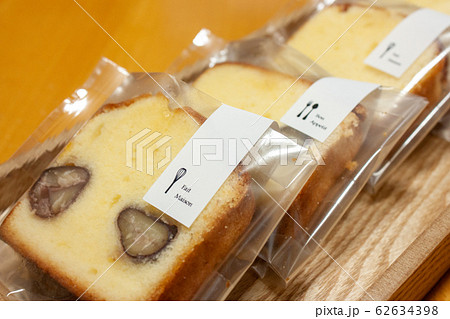 栗のパウンドケーキラッピング 栗のパウンドケーキラッピング 62634398