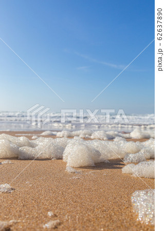 Ocean coast, moviment waves with foam. Wind power. Ocean coast, moviment waves with foam. Wind power. 62637890