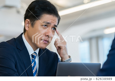 ビジネスマン　目尻 62638989